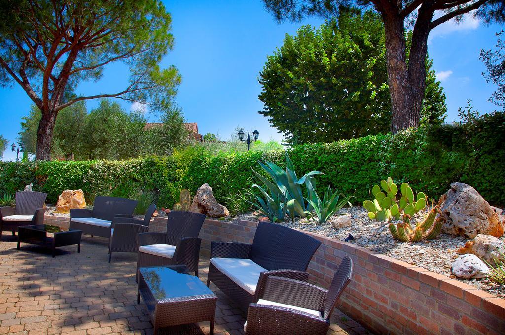 Hotel Borgo Tre Rose Valiano Exterior foto