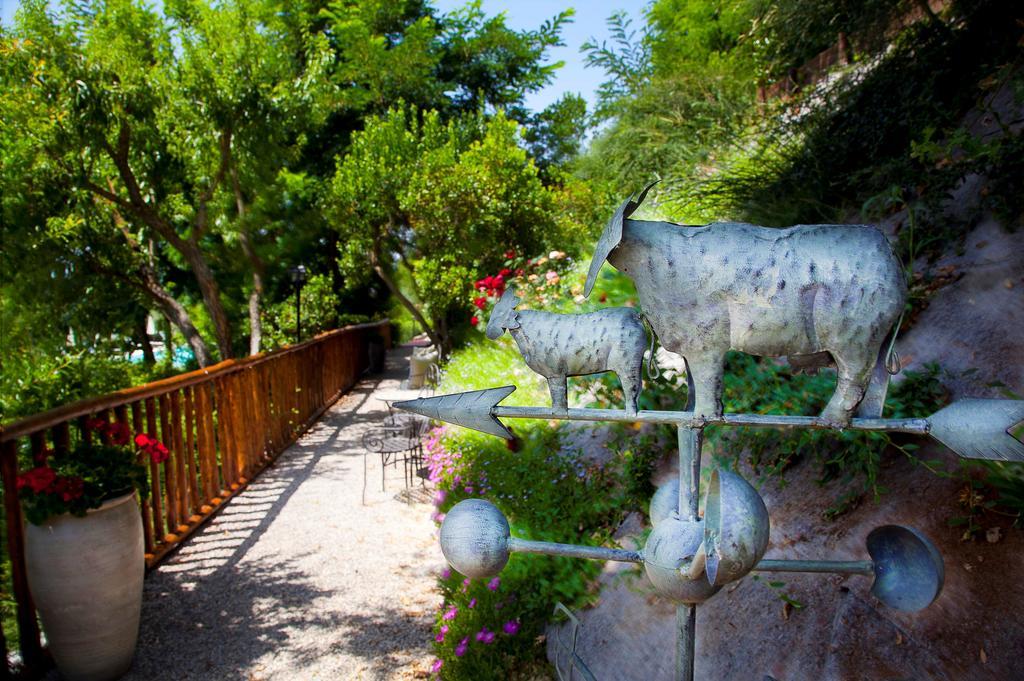 Hotel Borgo Tre Rose Valiano Exterior foto
